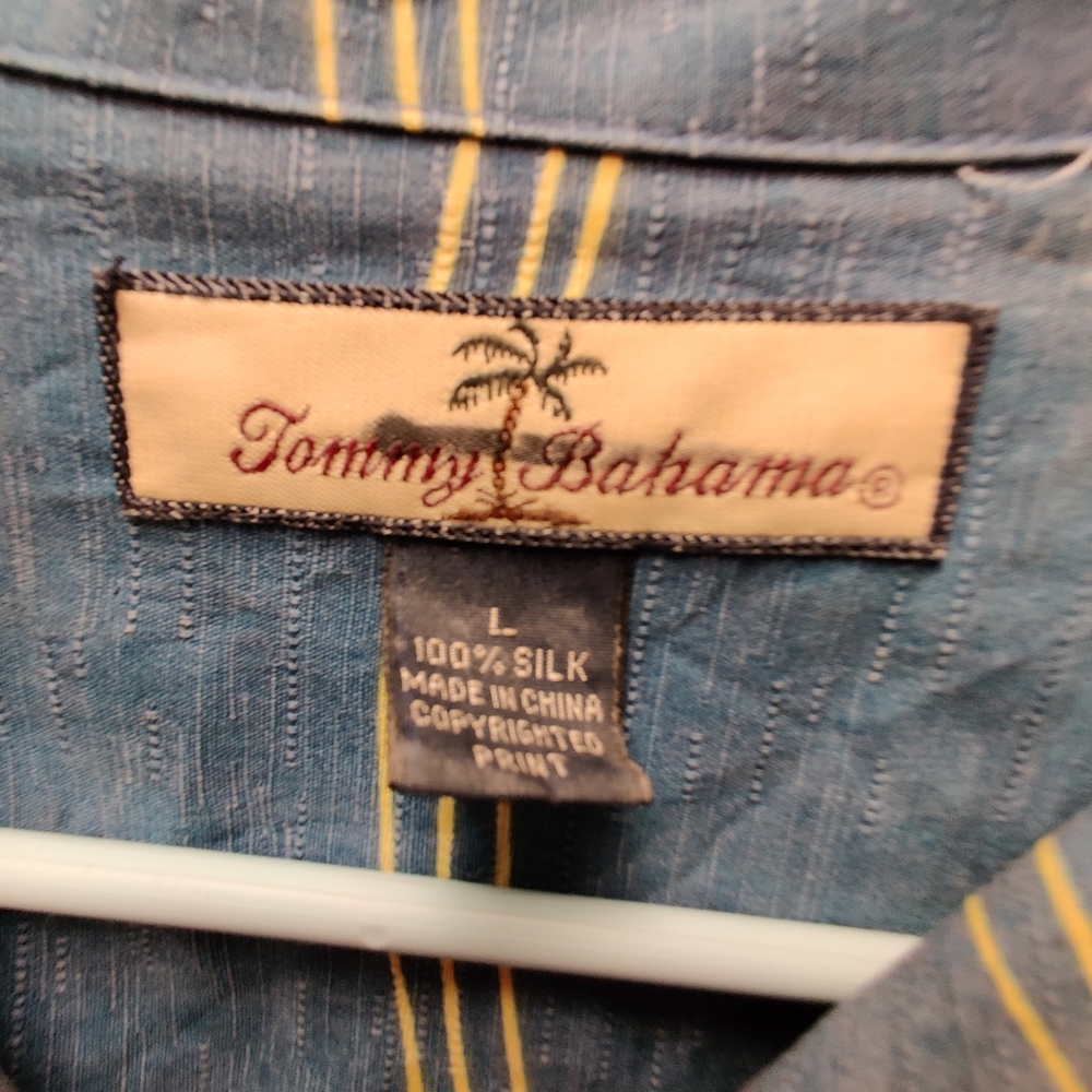 Blue and Green Graphic Short Sleeve tommy Bahama Silk Shirt Size Large - Picture 10 of 11